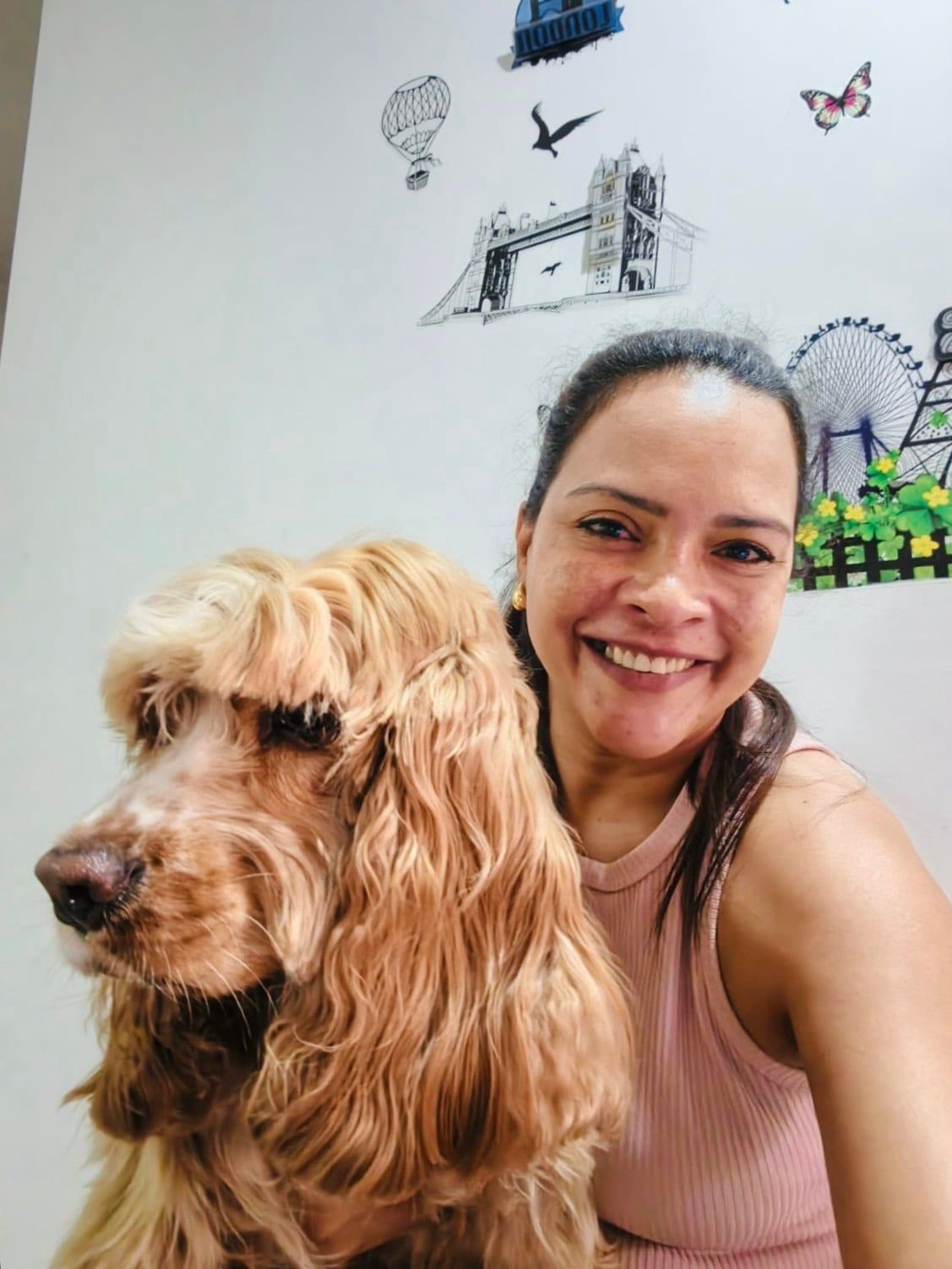 Yamile Durán with dogs at home
